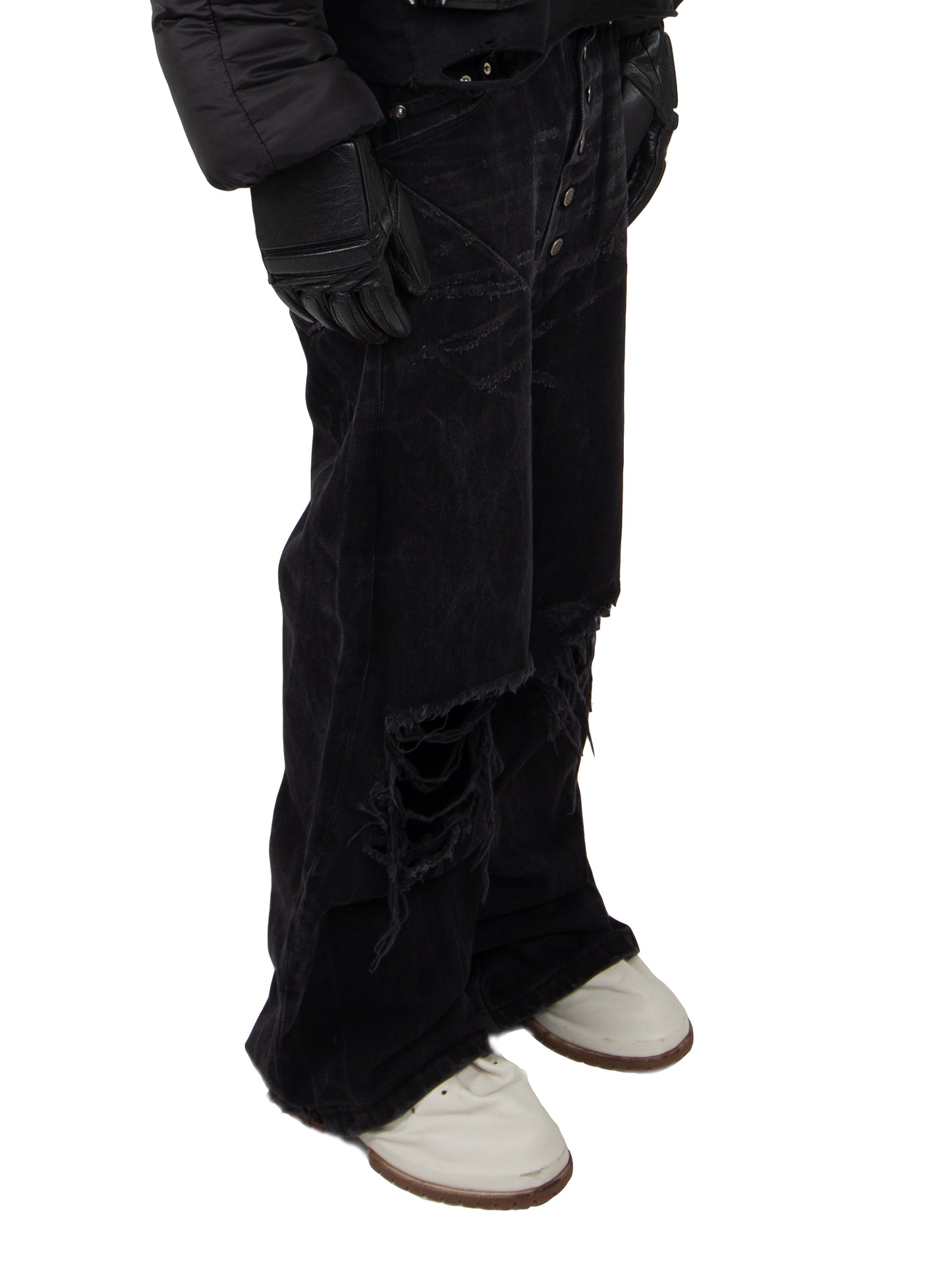 BLACK DISTRESSED RELAXED DENIM