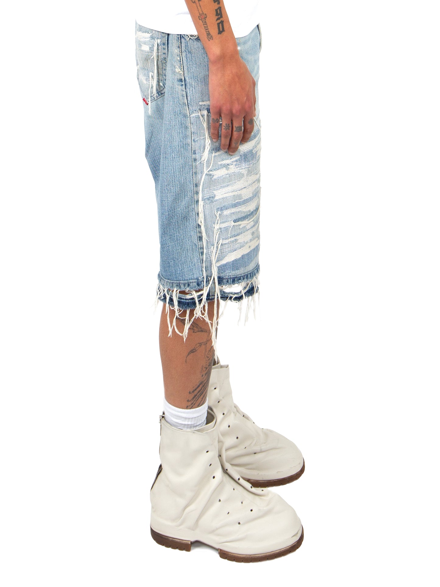 DISTRESSED DENIM SHORT "HOLIDAY"