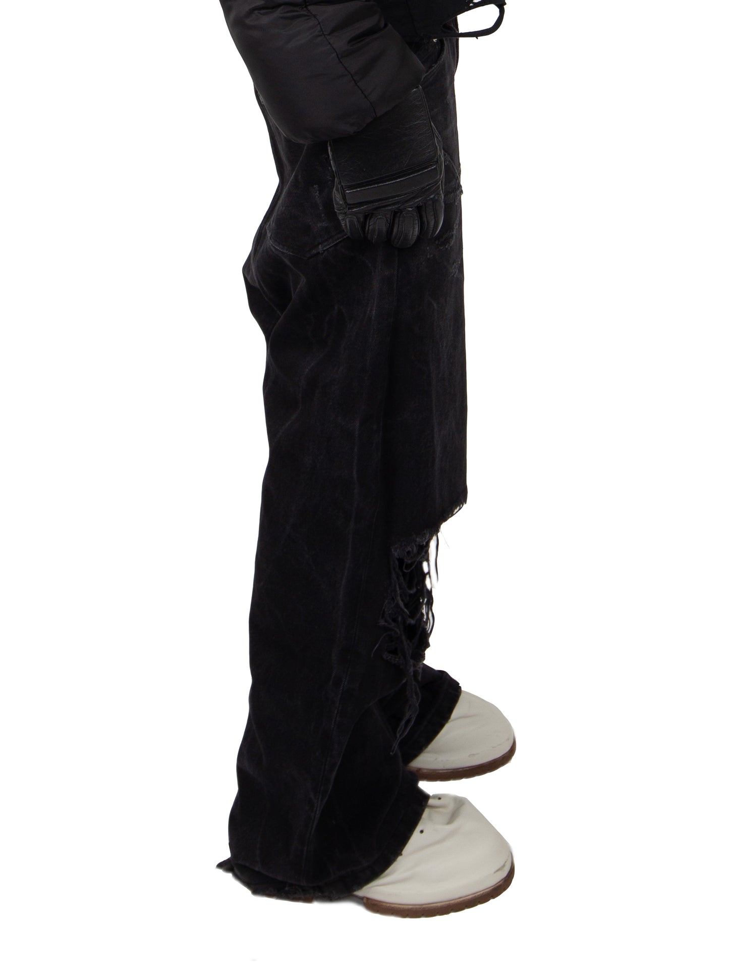 BLACK DISTRESSED RELAXED DENIM