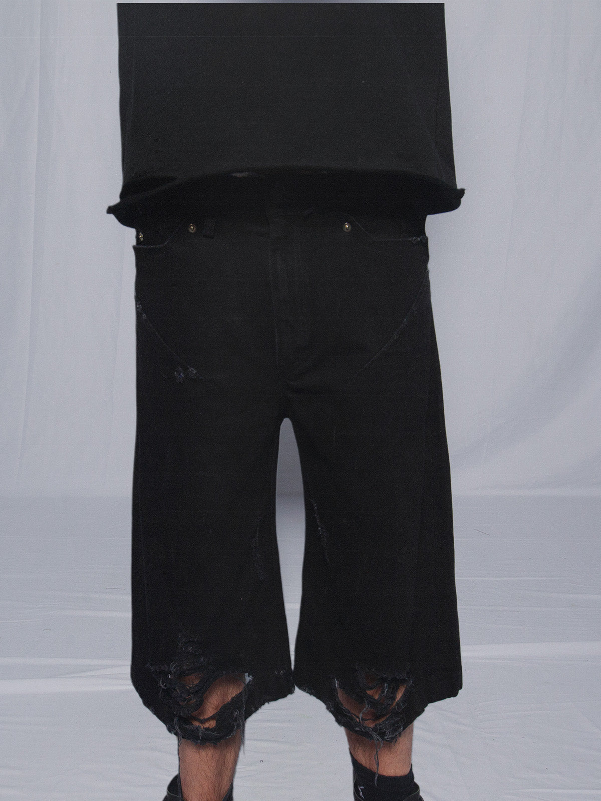 BLACK DENIM SHORT