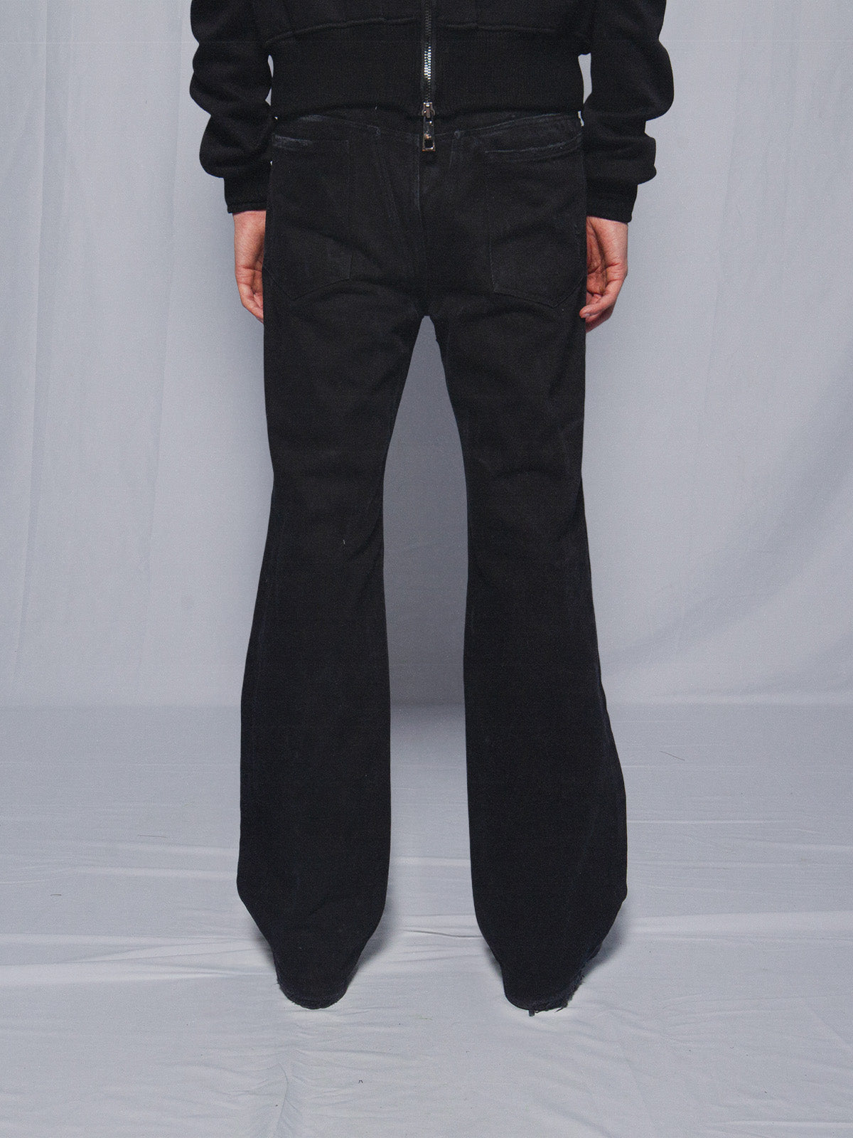 PERFECT FLARED BLACK DENIM